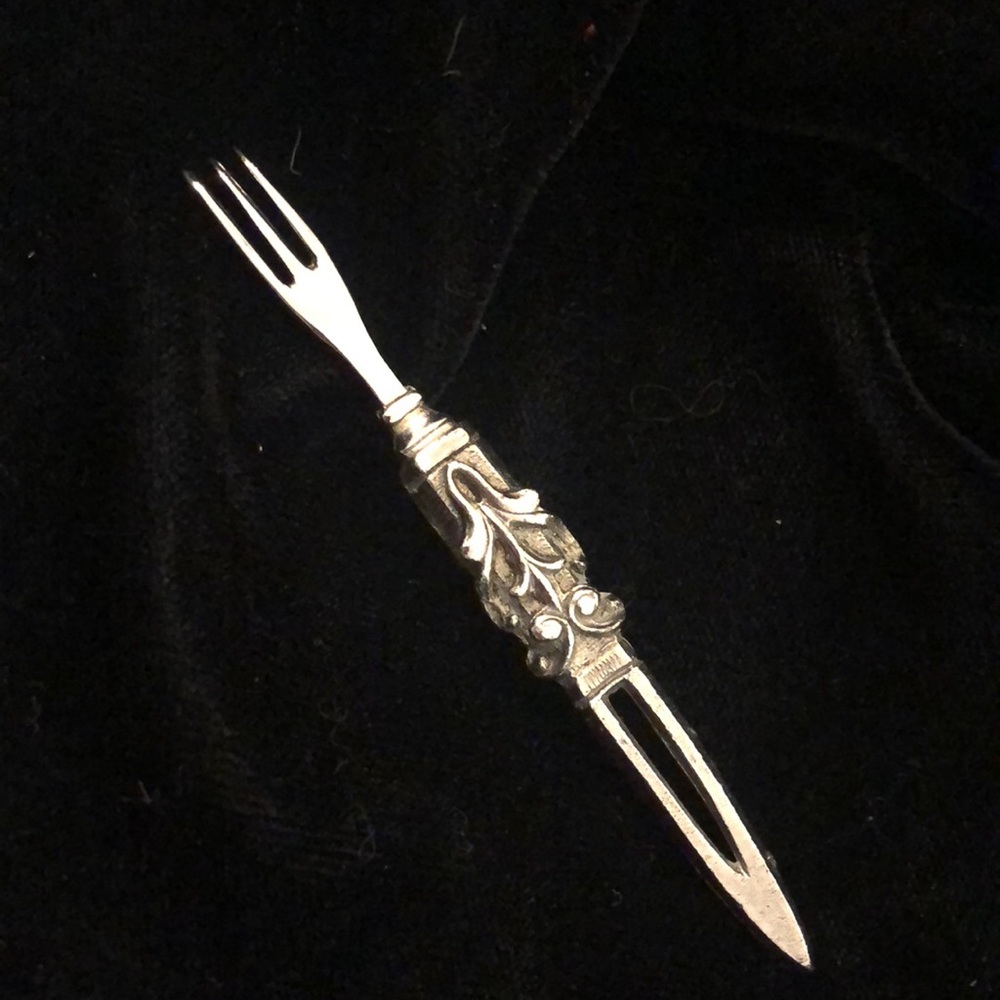 SOLD-SOLD!——Vintage  6 Piece Tiny Cocktail Olive Forks—-
SOLD-SOLD-SOLD - Picture 4 of 4